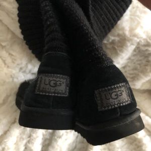 Classic Cardy Knit Uggs sz 8 used